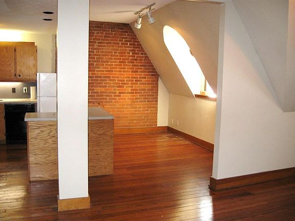 5th image of 2126 Saint James Ave #3