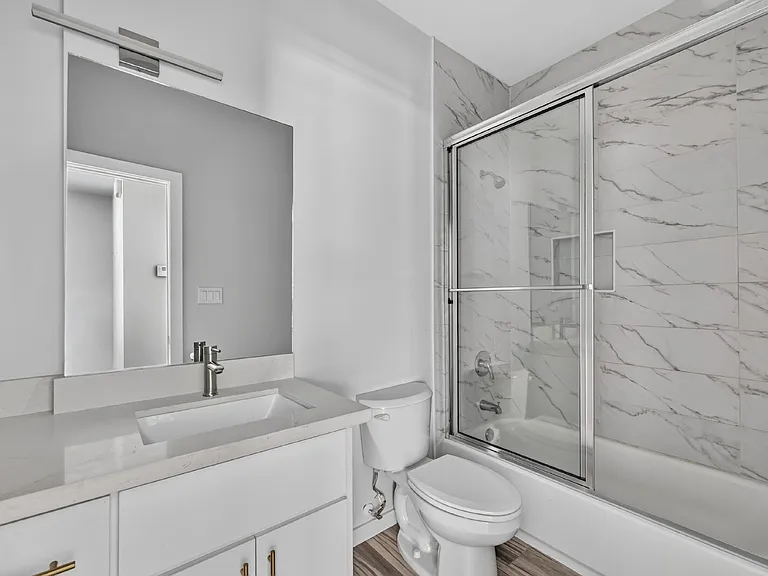 1207 W Kennedy St — Photo 11