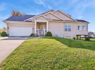 2255 Blairsferry Xing, Hiawatha, IA 52233