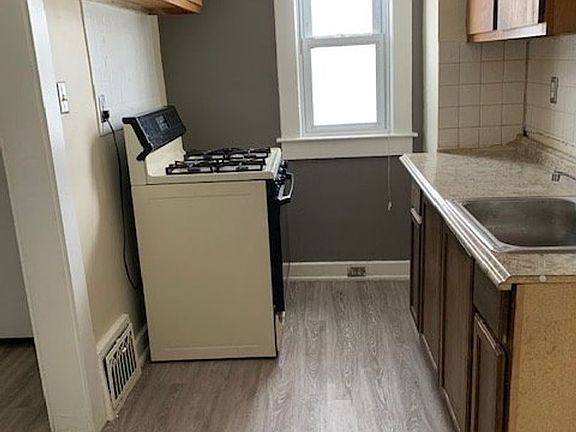 3rd image of 252 Dellwood Ave