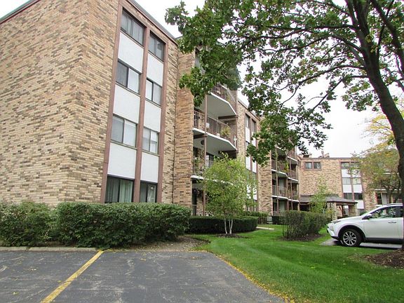 3rd image of 250 W Parliament Pl APT 303