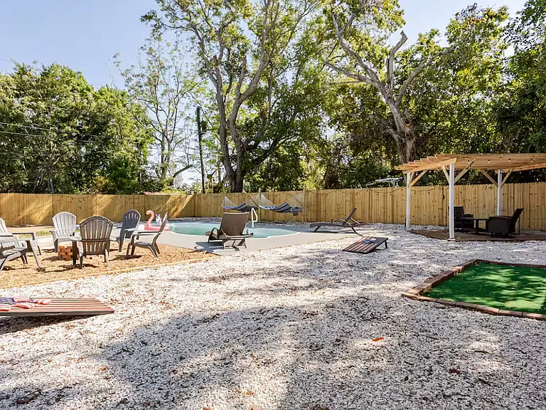 1683 Pine St — Photo 3