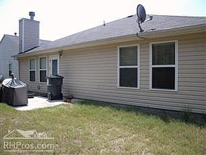 2nd image of 1008 Sycamore Ln