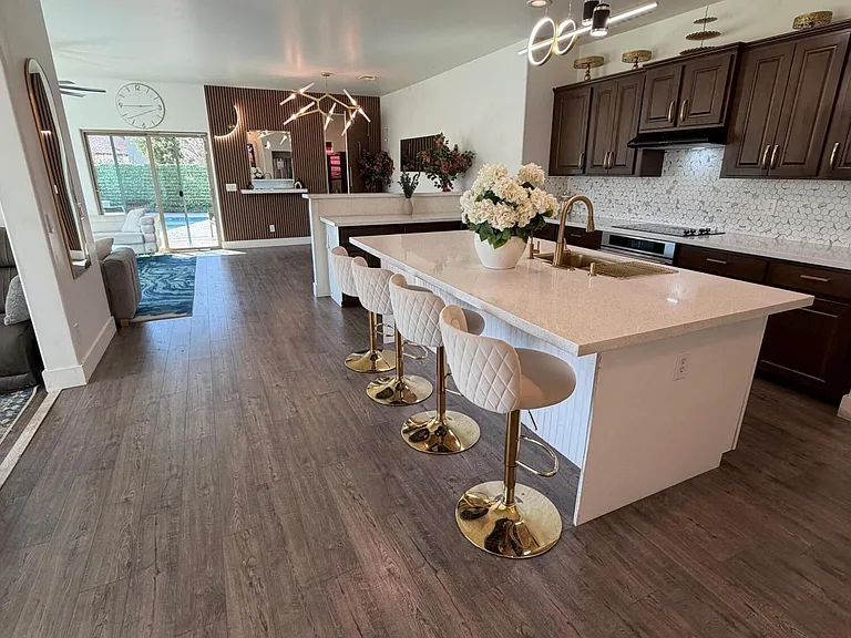 1507 E Apollo Rd — Photo 1
