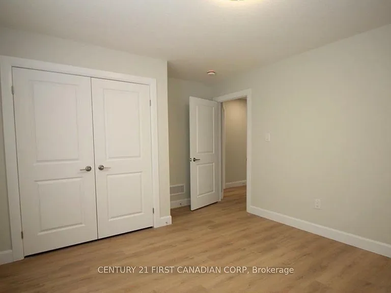 2269 Southport Cres #UPPER — Photo 17