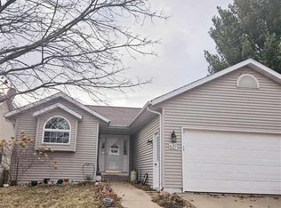 637 Scott Park Dr, Iowa City, IA 52245