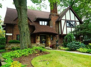 2939 Montgomery Rd, Shaker Heights, OH 44122