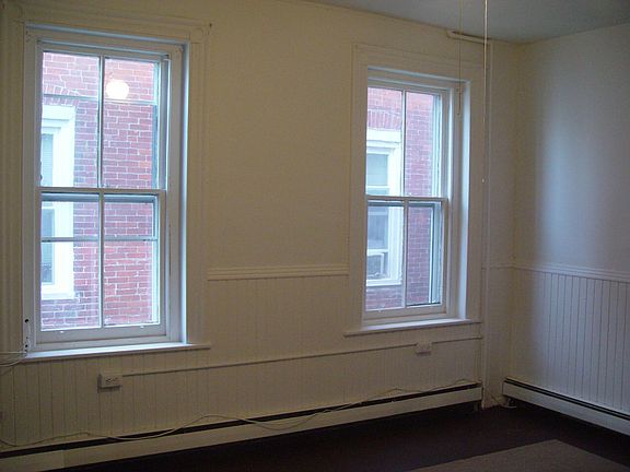 3rd image of 639 Haws Ave #1
