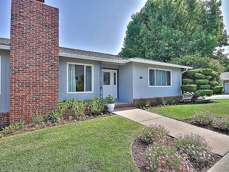 24 Eastwood Dr photo 1
