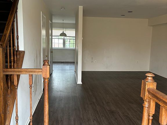 3rd image of 37 Clinton Hill Ct