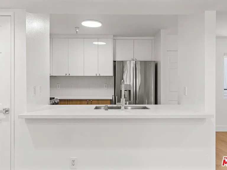 16100 W Sunset Blvd #201 — Photo 11