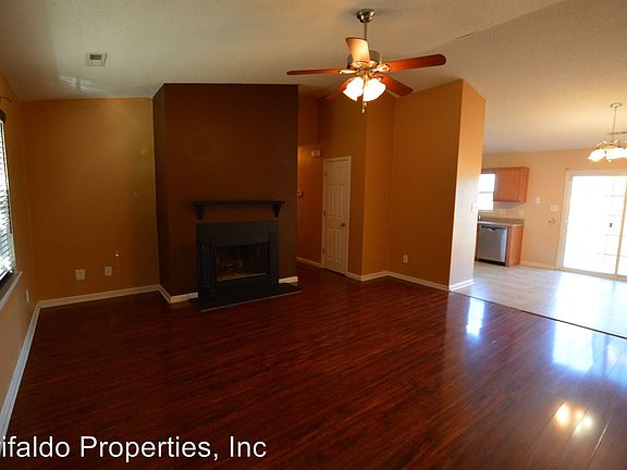 3rd image of 105 Starkys Creek Ct