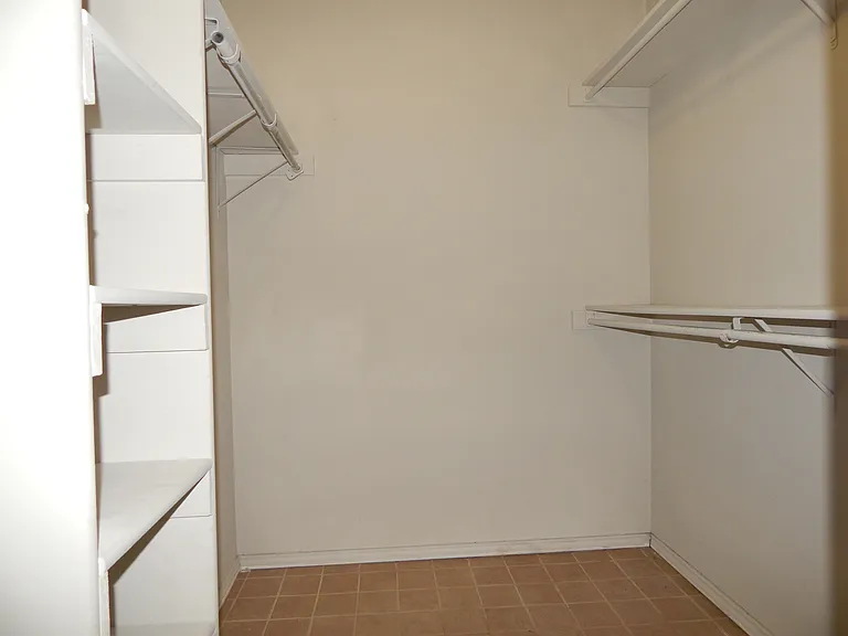 424 Adelaide Dr — Photo 14