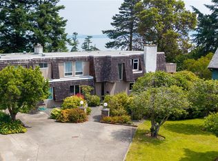 2059 Saltair Pl, Saanich, BC V8N4S4