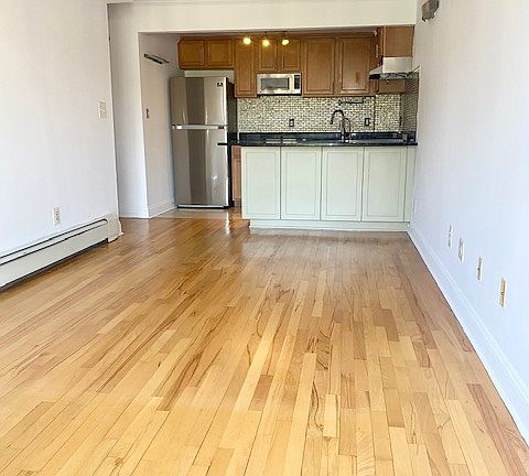5th image of 1443 28th Ave APT 5A