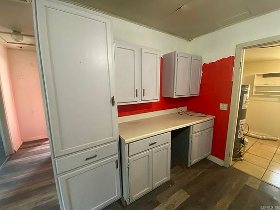 5th image of 570 W Wycough St