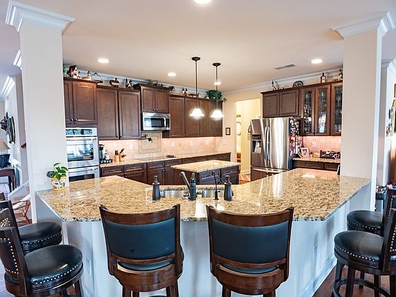 3rd image of 828 Burch Creek Dr