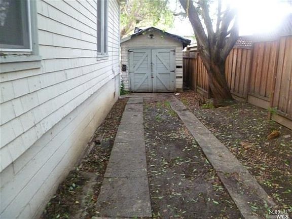 2nd image of 1021 York St