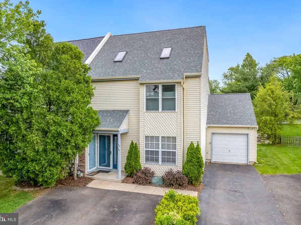 58 Sandybrook Dr, Langhorne, PA 19047