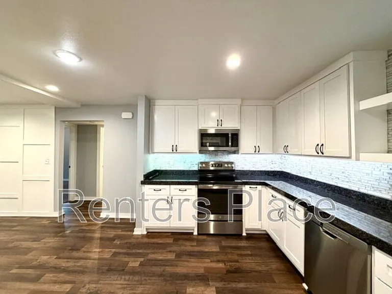 415 S Victor Ave #1 — Photo 7