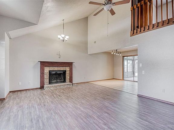 5th image of 2420 W Park Pl