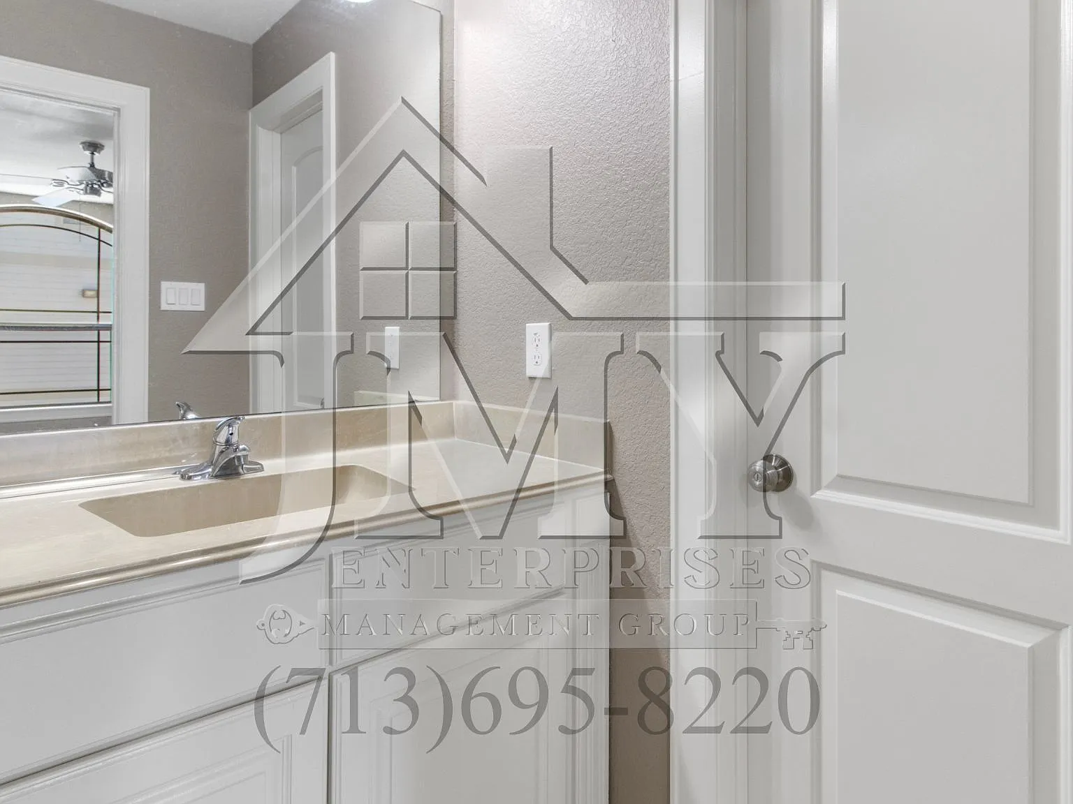3 bed, 2.5 bath, 3200 sqft, $1,800 — Photo 1