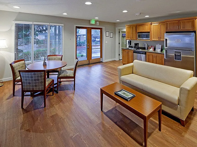 Royal Greens Apartments — Photo 7
