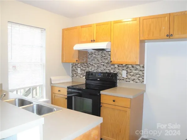 6354 Windsor Gate Ln, Charlotte, NC 28215