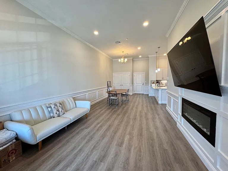 320 Middlesex Ave #D-405 — Photo 2