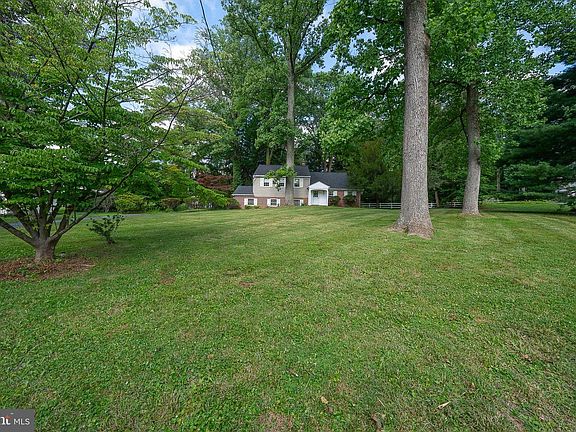 4th image of 302 Earles Ln