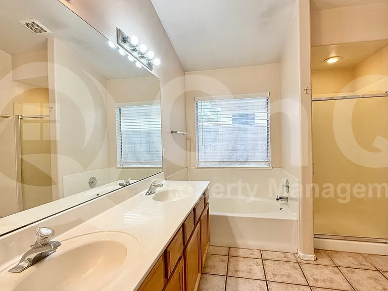 2239 E Morrow Dr — Photo 14