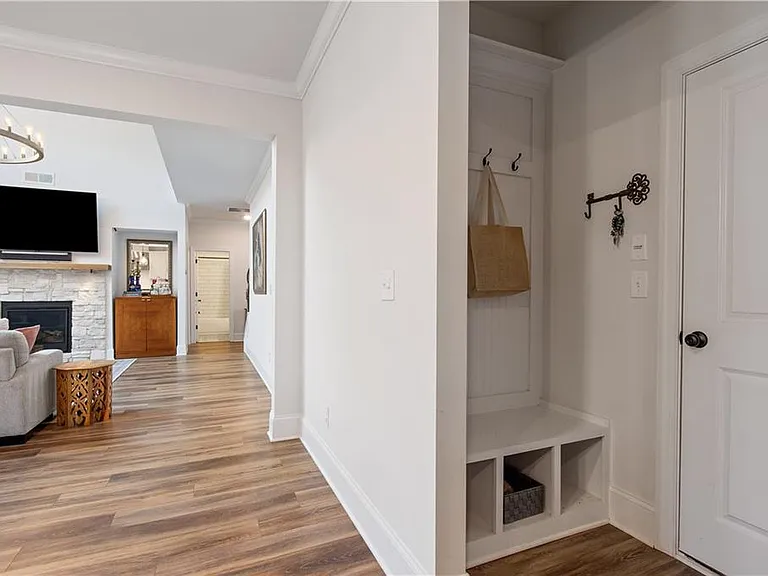 409 Carmichael Cir — Photo 32