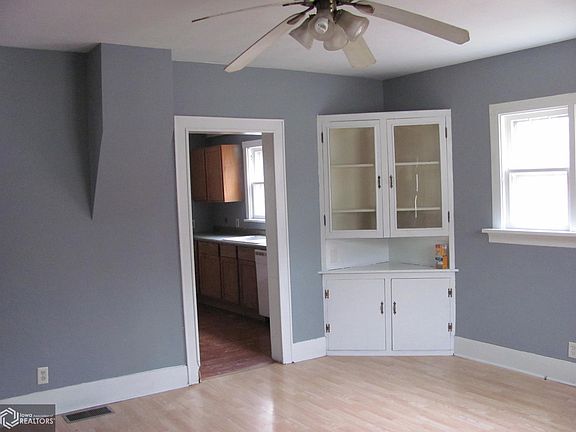 4th image of 302 N Benton St