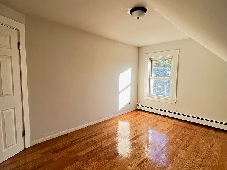 27 Barry St #2R — Photo 30