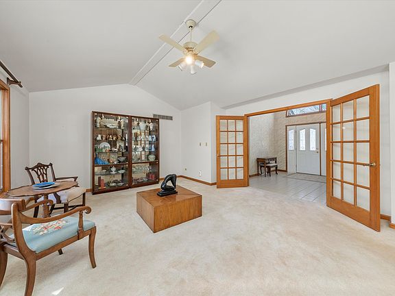 5th image of 10107 Olcott Ave