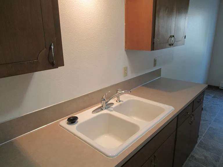 One Bedroom Apartment Close to Downtown — Photo 4