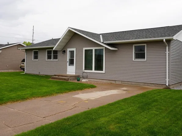 5 Hendee Dr, Cozad, NE 69130