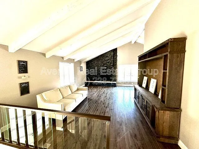 429 Staines Ct — Photo 4
