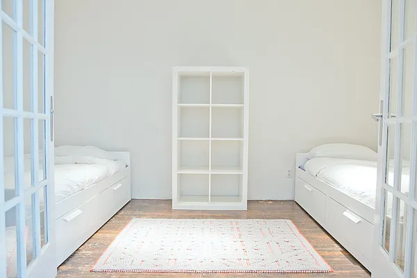 Rented by Meisel Real Estate | media 22