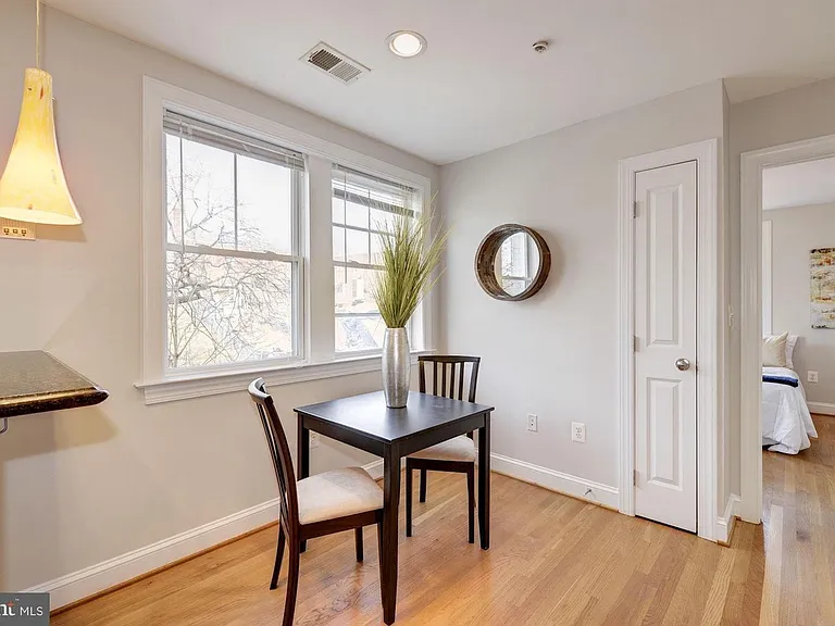 1927 3rd St NE #301 — Photo 5