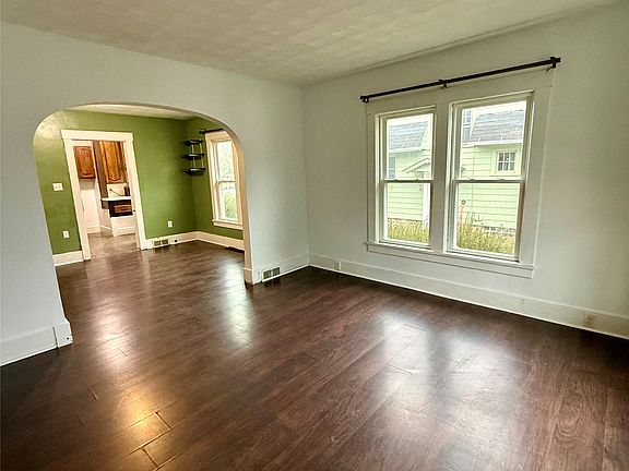 4th image of 20 Pershing Ave