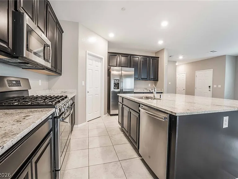 2725 Rainy Meadows Ave — Photo 12