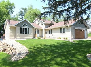 W9061 Lakeview Dr, Cambridge, WI 53523