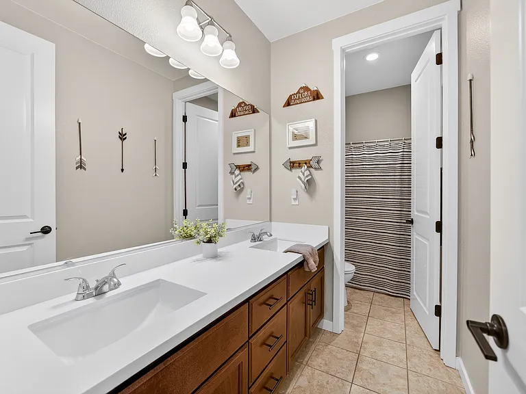 450 Syracuse Ln — Photo 16