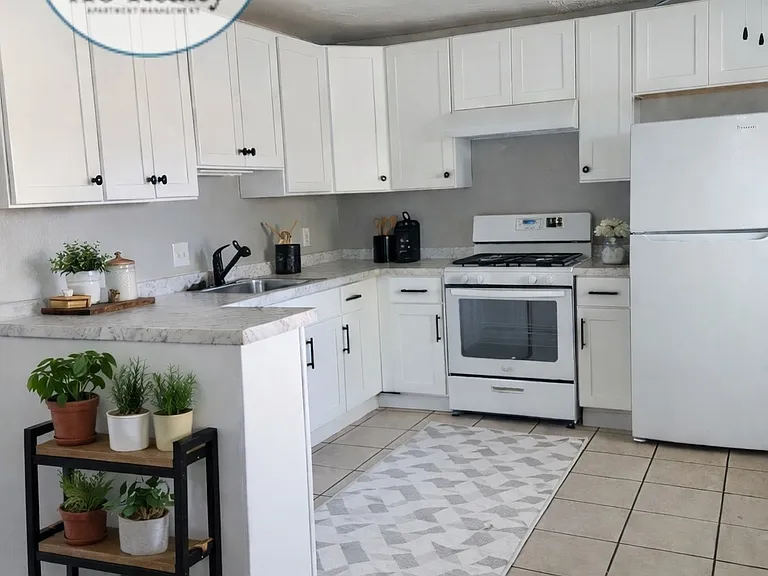 McDouall Apartments — Photo 2