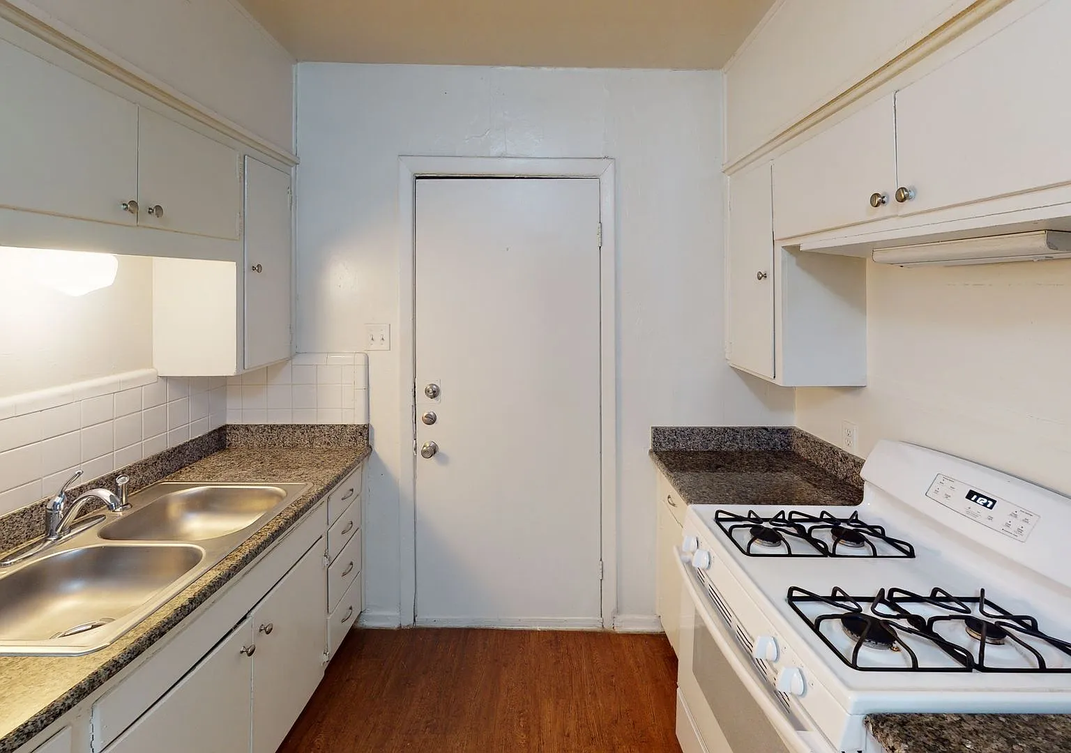 3 Bedroom/1 Bath - Home Walking Distance to UNT Campus — Photo 2