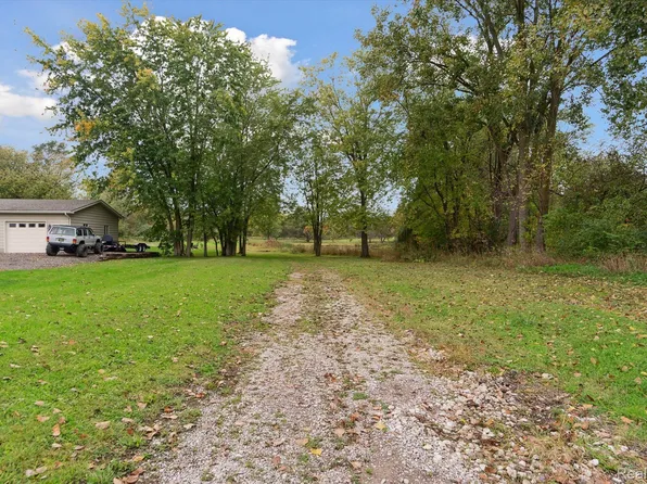 9212 Gale Rd, Goodrich, MI 48438