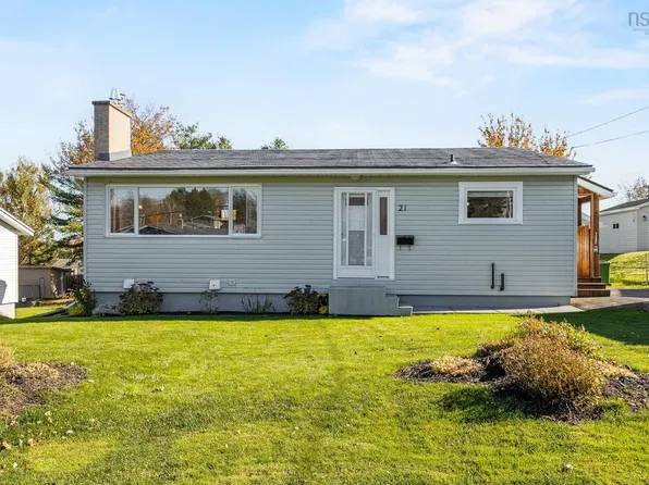 21 Laurie Dr, Lower Sackville, NS B4E 1G1