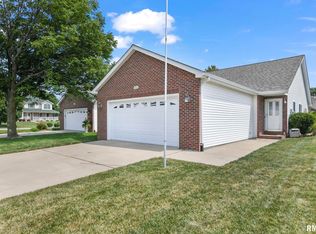 2802 Cronin Dr, Springfield, IL 62711