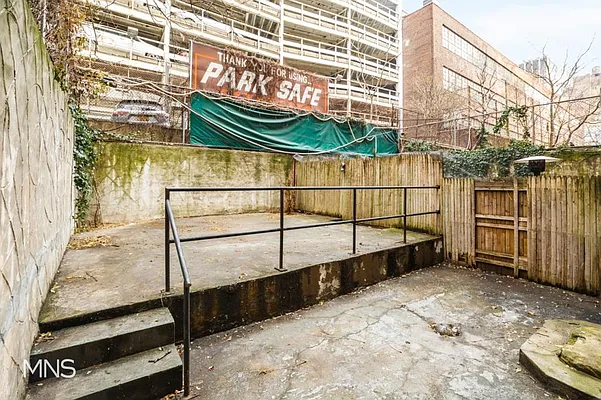 Rented by MNS Marketing | media 26